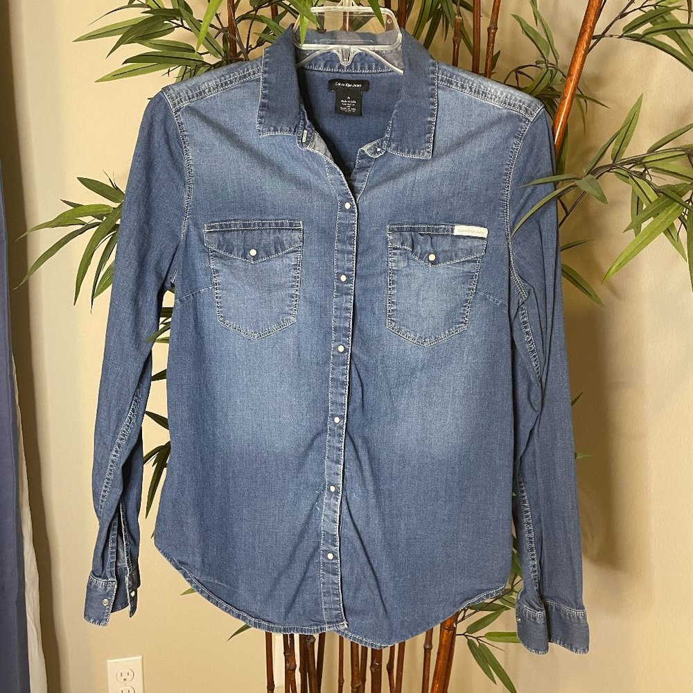 CALVIN KLEIN JEANS || Women's Denim Button Down Shirt - Size M - Picture 4 of 6